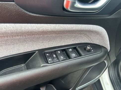 Used 2022 Jeep Compass Latitude image 9