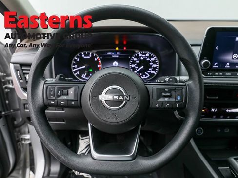 Used 2023 Nissan Rogue SV image 10