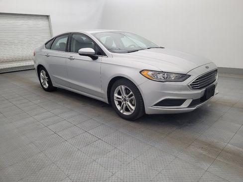 Used 2018 Ford Fusion SE w/ Fusion SE Technology Package image 11