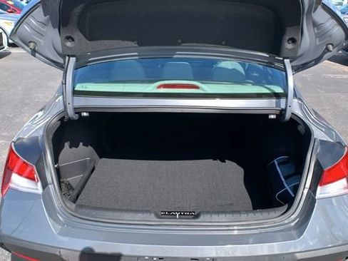 Used 2025 Hyundai Elantra SE FWD image 24
