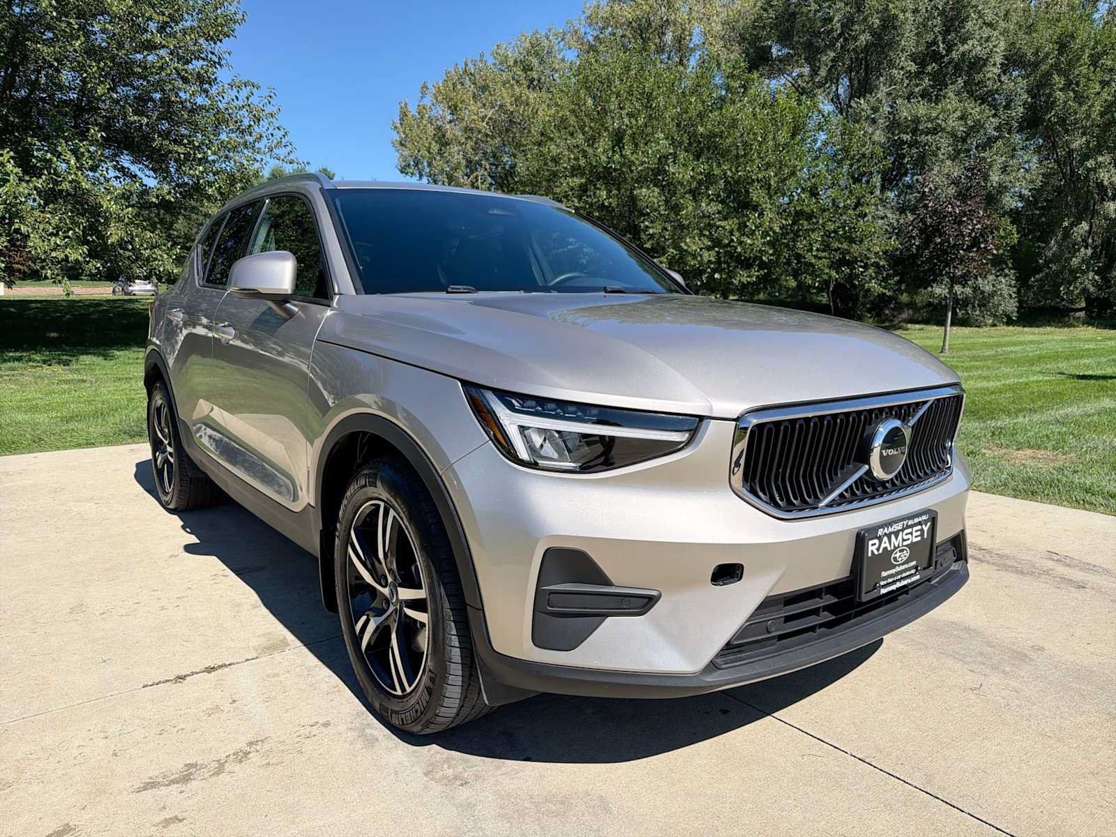 Used 2023 Volvo XC40 B5 Core w/ Convenience Package AWD/4WD image 8