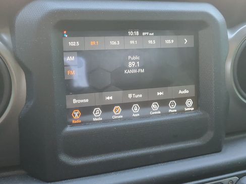 Used 2023 Jeep Gladiator Sport AWD/4WD image 19
