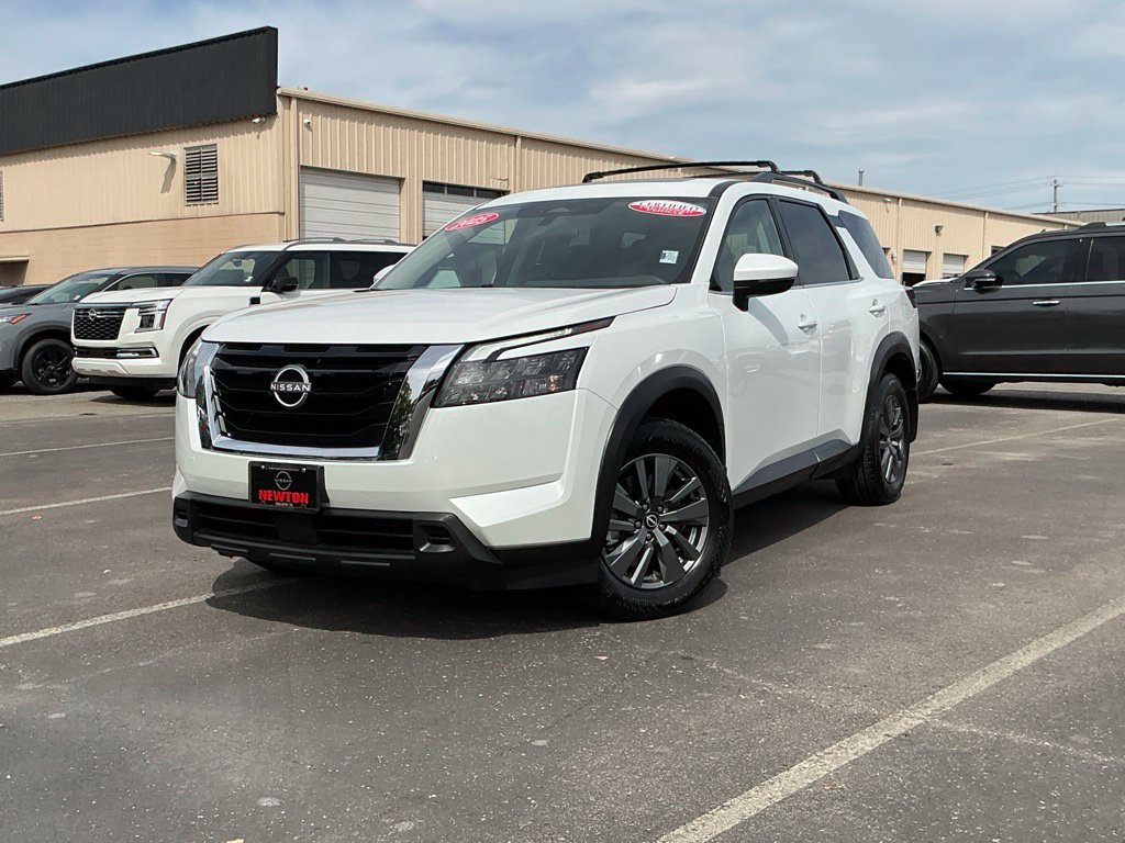 Used 2025 Nissan Pathfinder SV w/ SV Premium Package FWD image 2