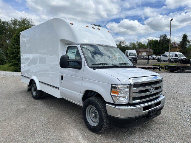 New 2027 Ford E-350 and Econoline 350 Super Duty w/ Power Equipment Group RWD image 3