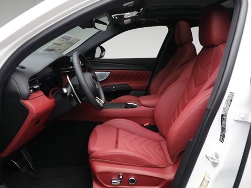 New 2025 Maserati Grecale GT image 14