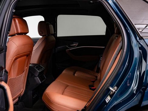 Used 2022 Audi e-tron Premium Plus w/ Premium Plus Package image 43