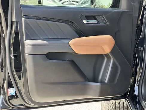 Used 2024 GMC Canyon AT4 w/ Technology Package image 8