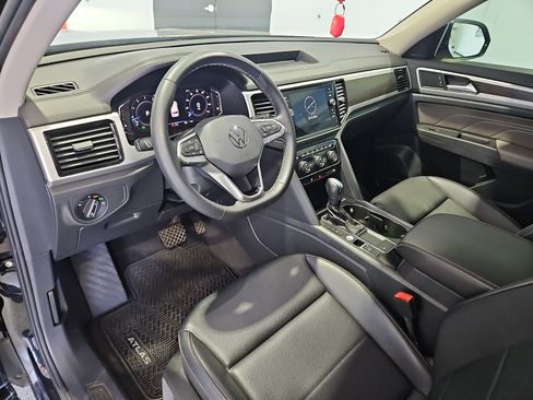 Used 2023 Volkswagen Atlas SE w/ Black Wheel Package FWD image 12