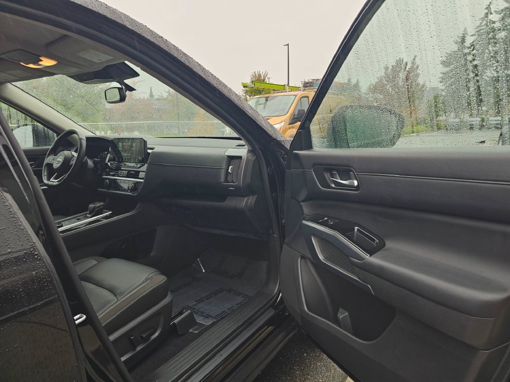 Used 2022 Nissan Pathfinder SL AWD/4WD image 12