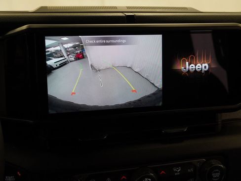 Used 2024 Jeep Wrangler Unlimited AWD/4WD image 36