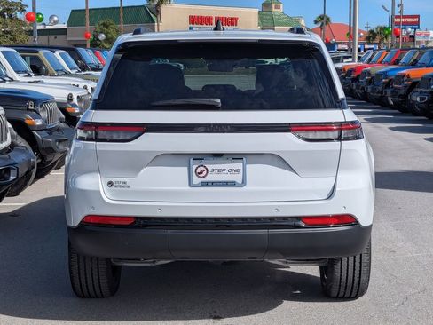 New 2025 Jeep Grand Cherokee Altitude RWD image 6
