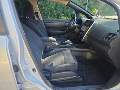 Used 2013 Nissan Leaf SV w/ Premium Pkg image 33