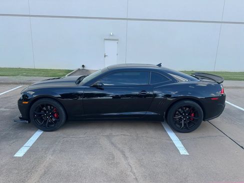 Used 2014 Chevrolet Camaro SS w/ SS Performance Package RWD image 2