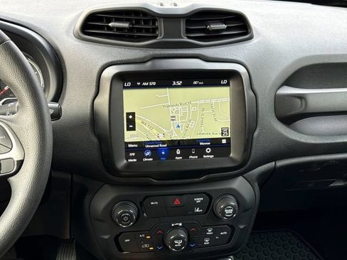 Used 2023 Jeep Renegade Latitude AWD/4WD image 9