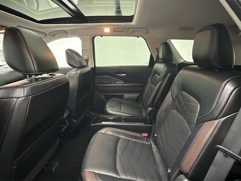 Certified 2022 Nissan Pathfinder Platinum w/ Cargo Package image 10