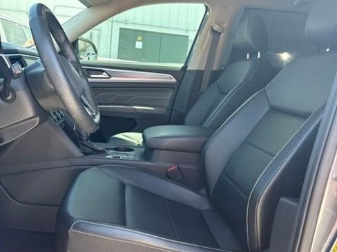 Used 2021 Volkswagen Atlas SE FWD image 2