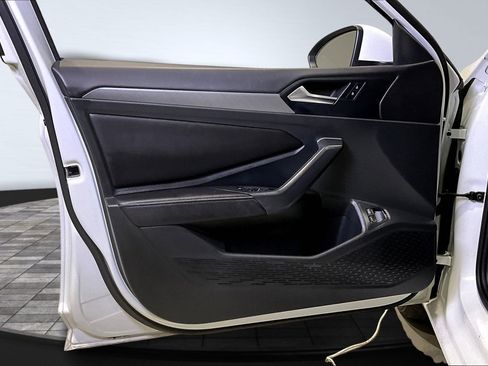 Used 2023 Volkswagen Jetta SE image 19