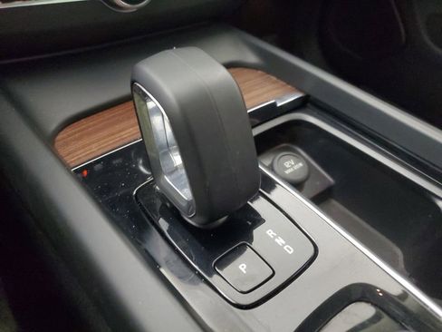 Certified 2023 Volvo XC60 B5 Plus w/ Protection Package Premier image 35