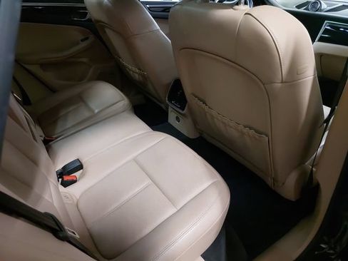 Certified 2019 Porsche Macan AWD/4WD image 11