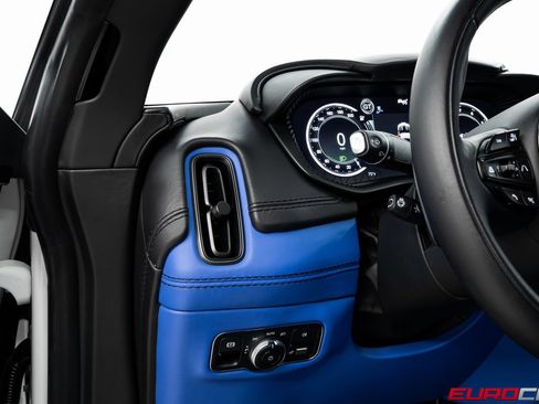 Used 2022 Aston Martin DBX image 24