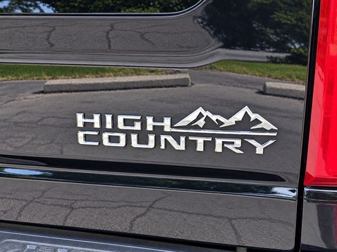 Used 2024 Chevrolet Silverado 3500 High Country w/ High Country Premium Package AWD/4WD image 10