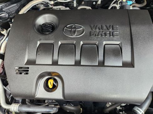 Used 2020 Toyota C-HR LE image 30