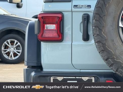 Used 2023 Jeep Wrangler Rubicon w/ LED Lighting Group AWD/4WD image 9