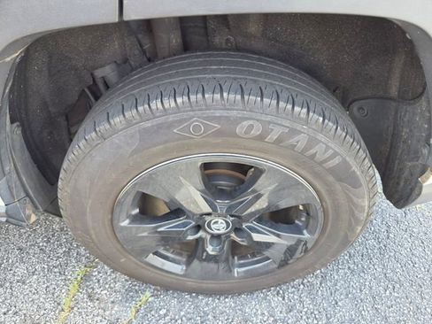 Used 2021 Toyota RAV4 XLE FWD image 8