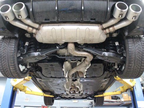 Used 2023 Volkswagen Golf R image 96