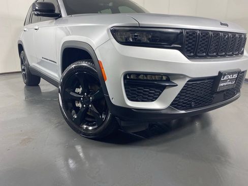 Used 2025 Jeep Grand Cherokee Limited w/ Luxury Tech Group II AWD/4WD image 3