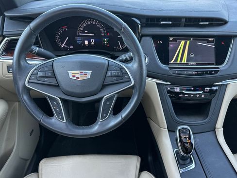 Used 2017 Cadillac XT5 Luxury w/ Driver Awareness Package AWD/4WD image 16