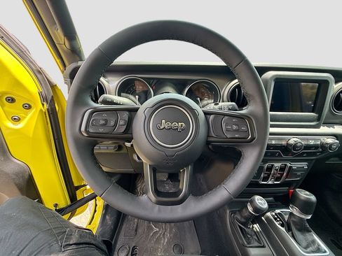 Used 2023 Jeep Wrangler Unlimited w/ Convenience Group AWD/4WD image 12
