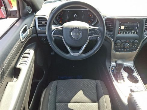 Used 2020 Jeep Grand Cherokee Laredo AWD/4WD image 12