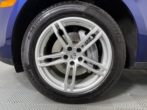 Certified 2025 Porsche Macan image 11