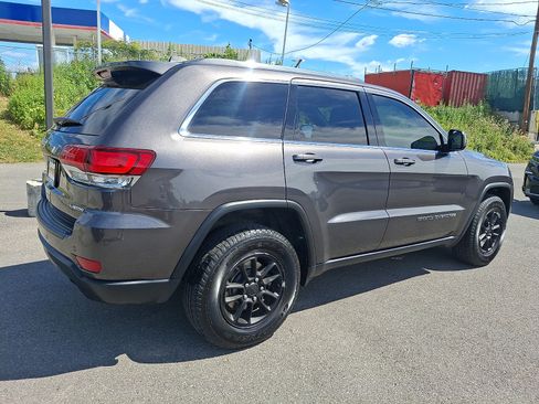 Used 2020 Jeep Grand Cherokee Laredo AWD/4WD image 6