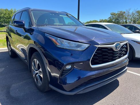 Used 2020 Toyota Highlander XLE AWD/4WD image 7