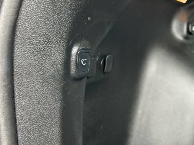 Used 2019 Jeep Cherokee Trailhawk AWD/4WD image 11
