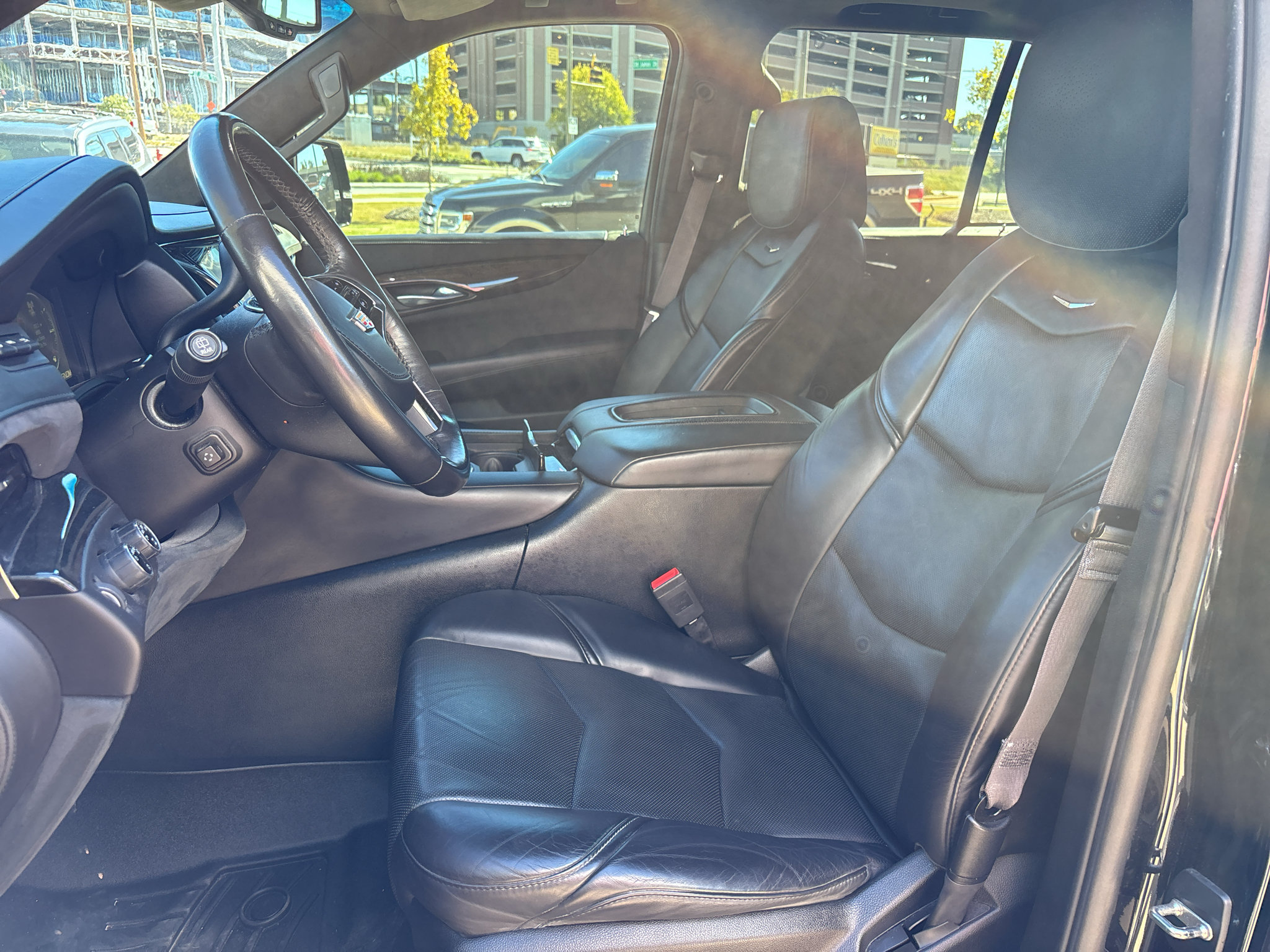 Used 2015 Cadillac Escalade Platinum AWD/4WD image 12