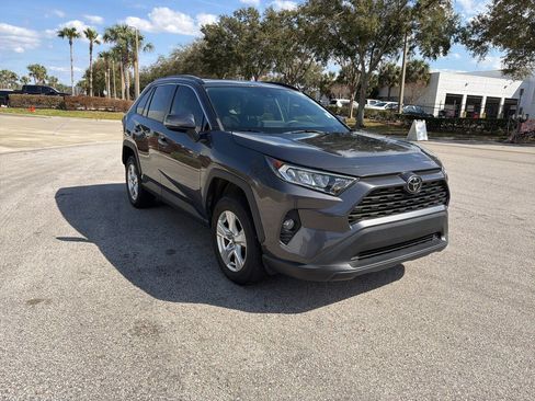 Used 2021 Toyota RAV4 XLE w/ Convenience Package image 7