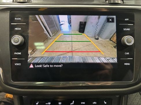 Used 2024 Volkswagen Tiguan SE w/ Panoramic Sunroof Package AWD/4WD image 25