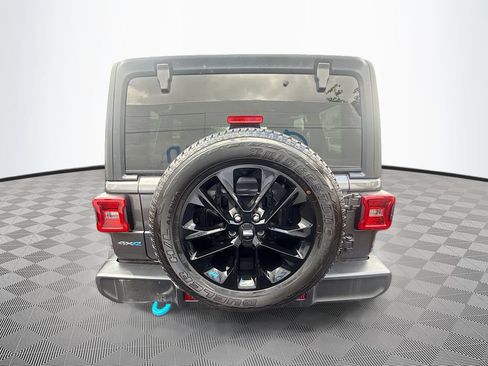 Used 2022 Jeep Wrangler Unlimited Sahara AWD/4WD image 7