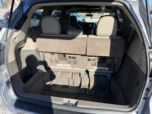 Used 2015 Toyota Sienna XLE Premium image 34