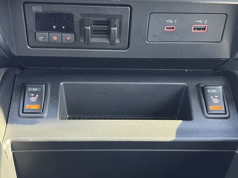 Used 2024 Nissan Titan SV w/ SV Convenience Package image 20