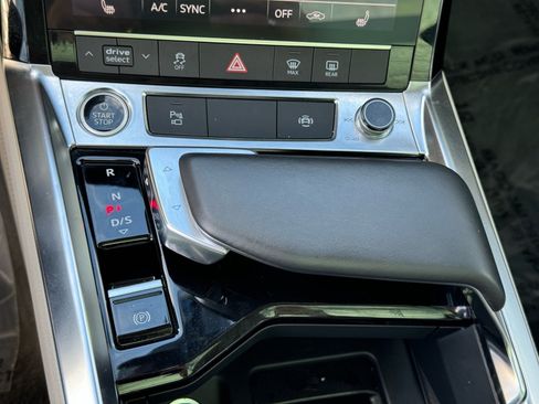 Used 2021 Audi e-tron Premium image 30