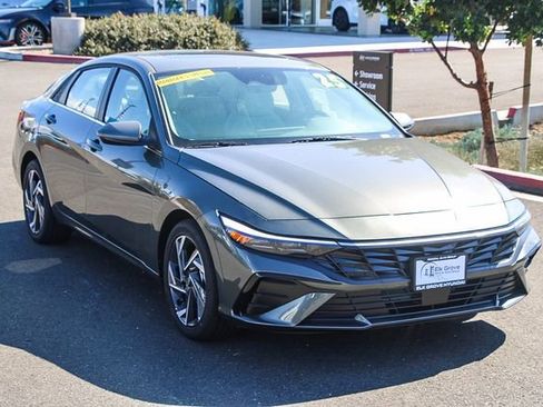 New 2025 Hyundai Elantra Limited image 6