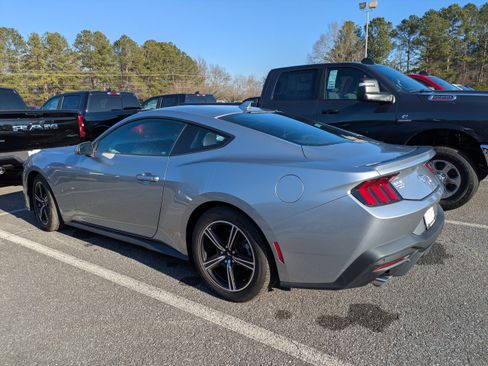 Used 2024 Ford Mustang Premium image 4