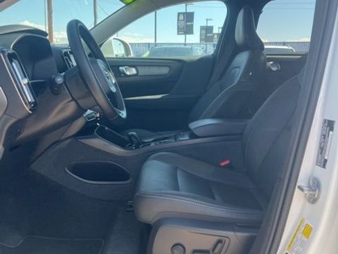 Used 2025 Volvo XC40 B5 Core w/ Climate Package image 21