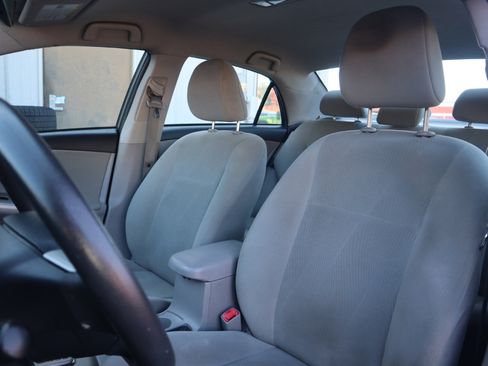 Used 2013 Toyota Corolla LE image 48