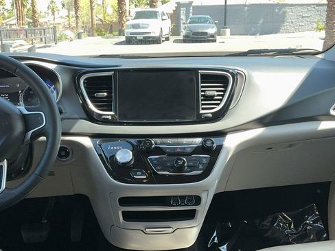 Used 2023 Nissan Frontier SV w/ Tow Package image 33