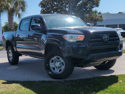 Used 2018 Toyota Tacoma SR w/ SR Convenience Package image 2